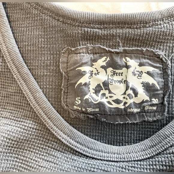 FREE PEOPLE GREY WAFFLE LONG SLEEVE T-SHIRT - Size Small - Picture 3 of 5